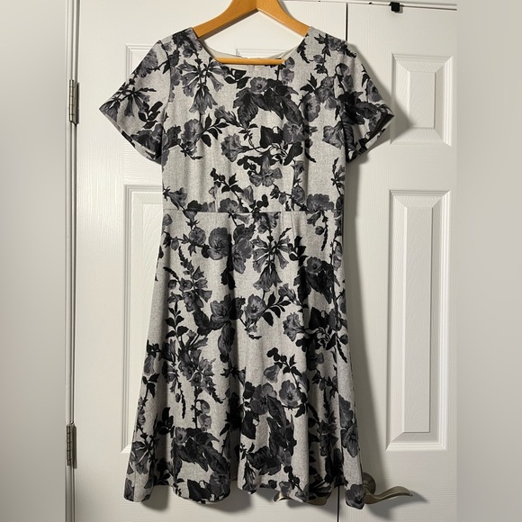 Talbots Black and Gray Floral Wool Blend Dress Size 8 - Picture 4 of 13